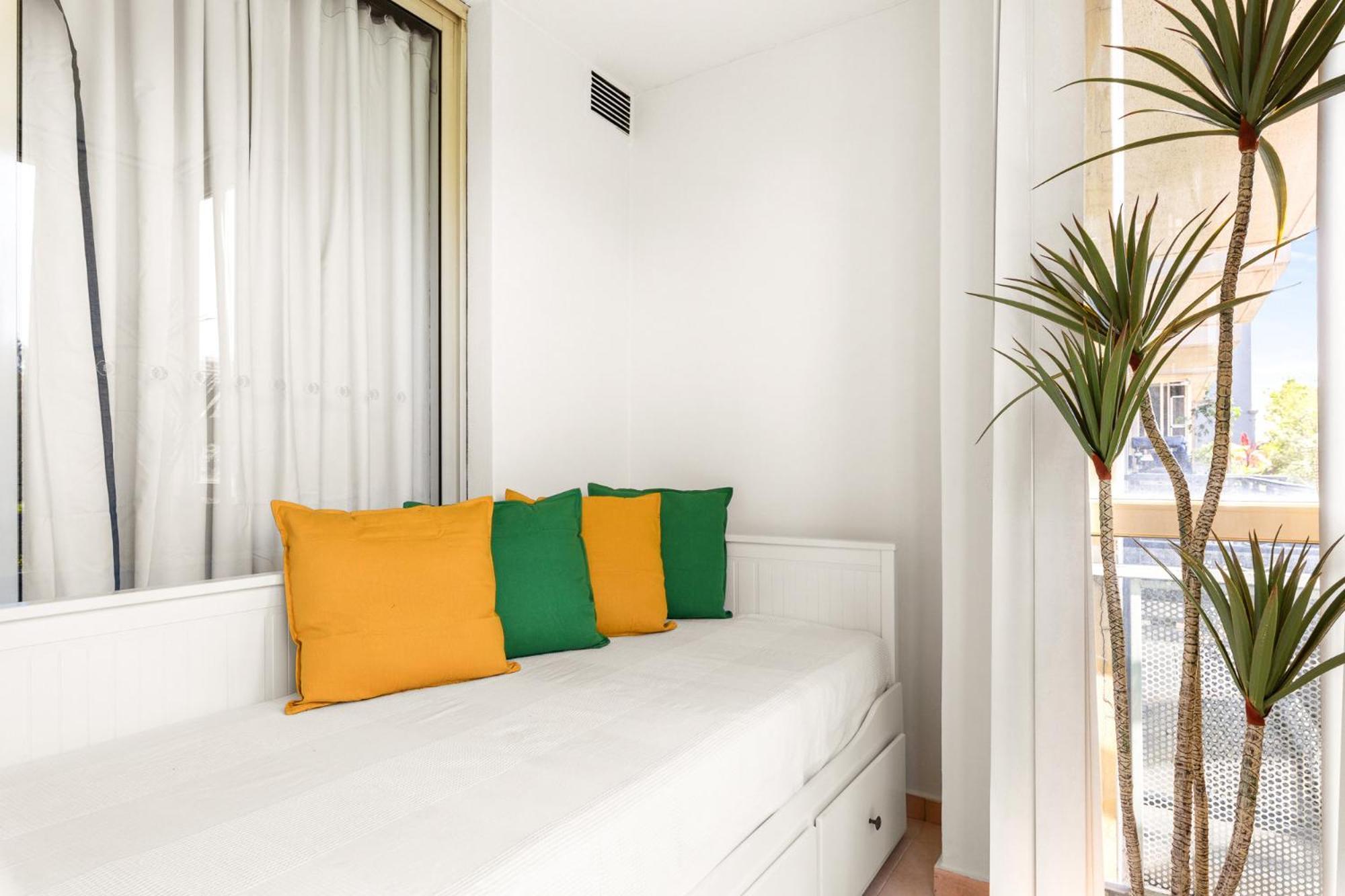 Apartment Views & Great Location: Inner-city 1-bed *