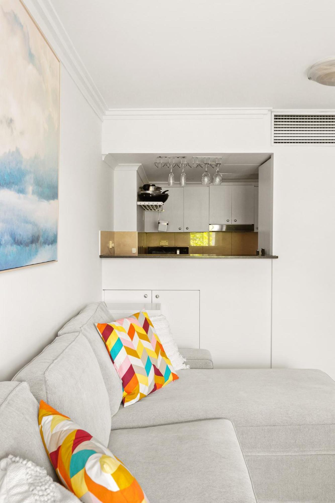 Apartment Views & Great Location: Inner-city 1-bed Sydney