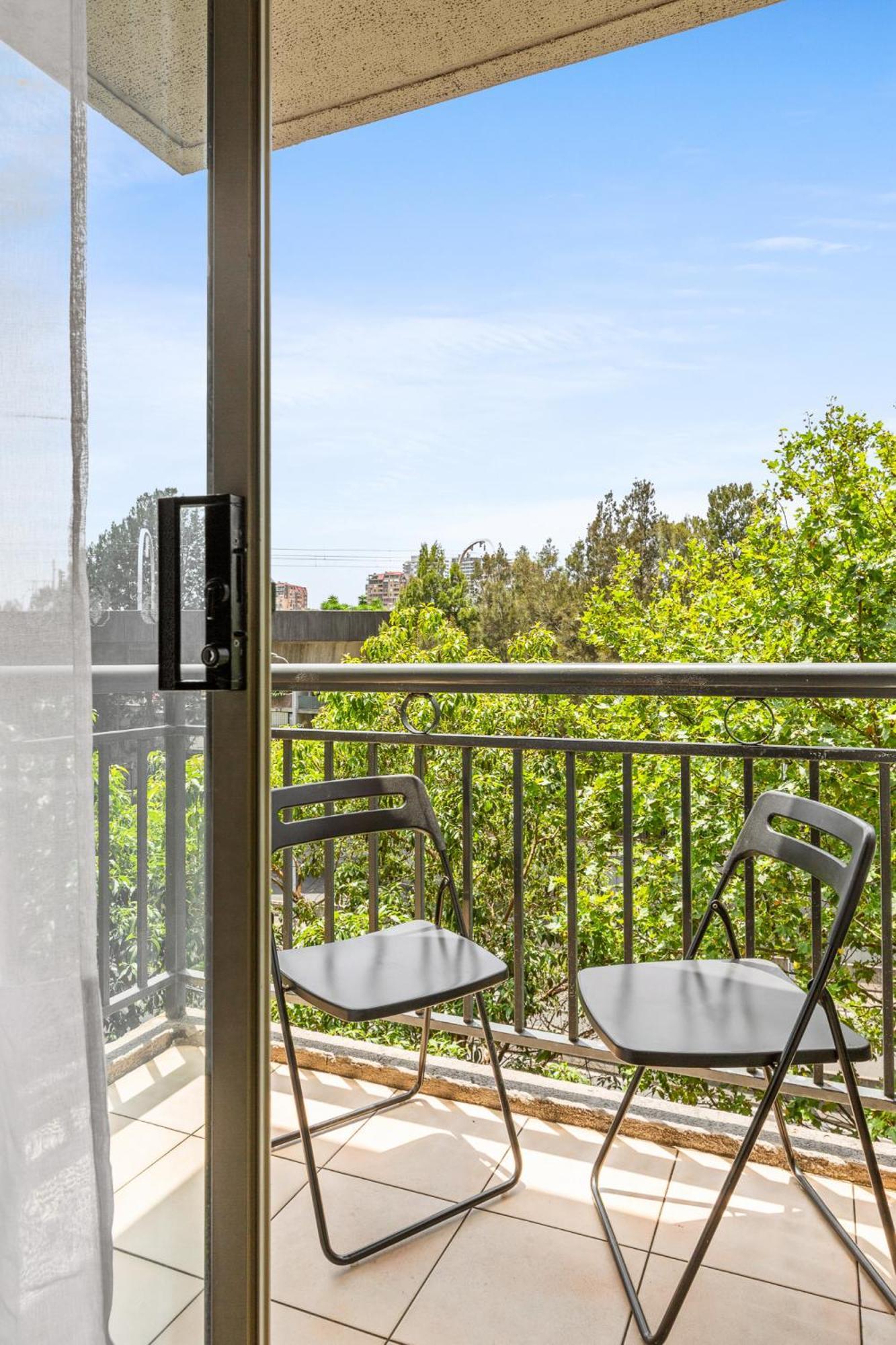 Views & Great Location: Inner-city 1-bed * Sydney