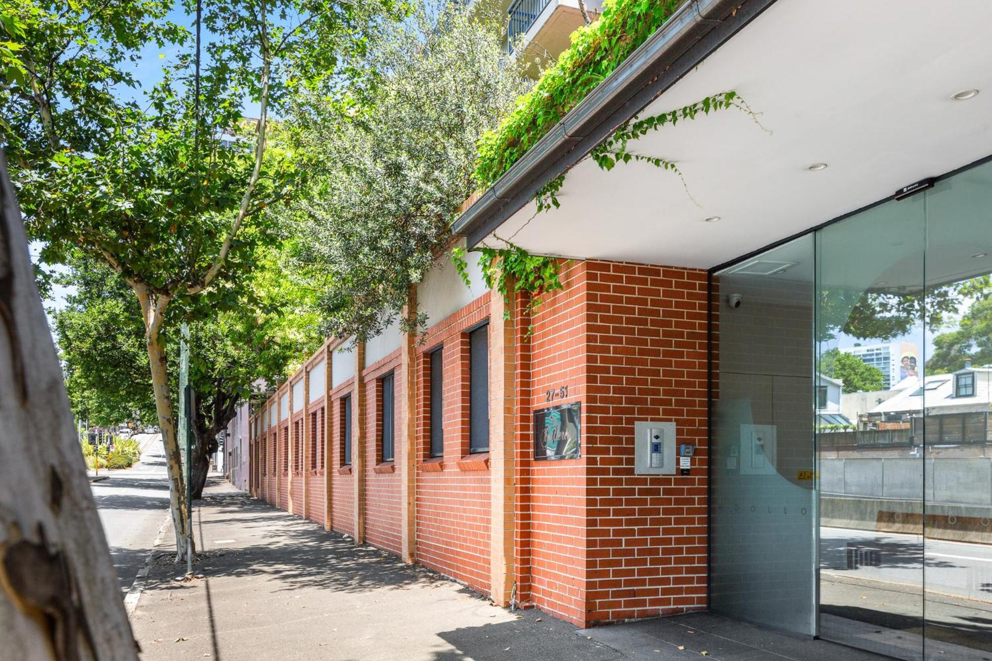 Views & Great Location: Inner-city 1-bed